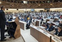 که در مورد قرارداد همه گیر موافق است